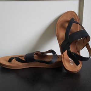 NWOT Black strappy sandals